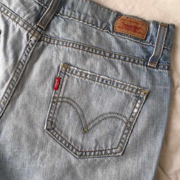 Destroyed Levi’s shorts - Picture 5 of 7